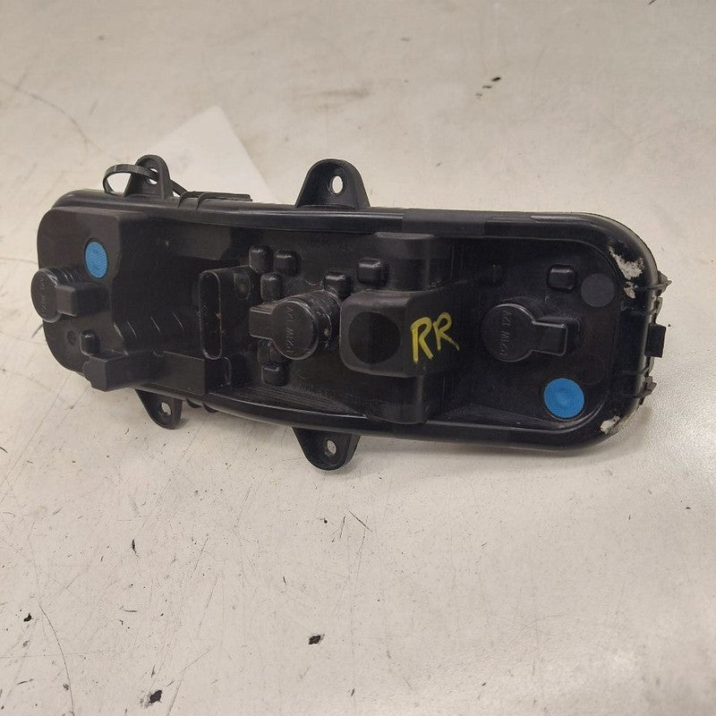 2018 Fiat 500 X Model Passenger Right Rear Lamp Bulb Holder