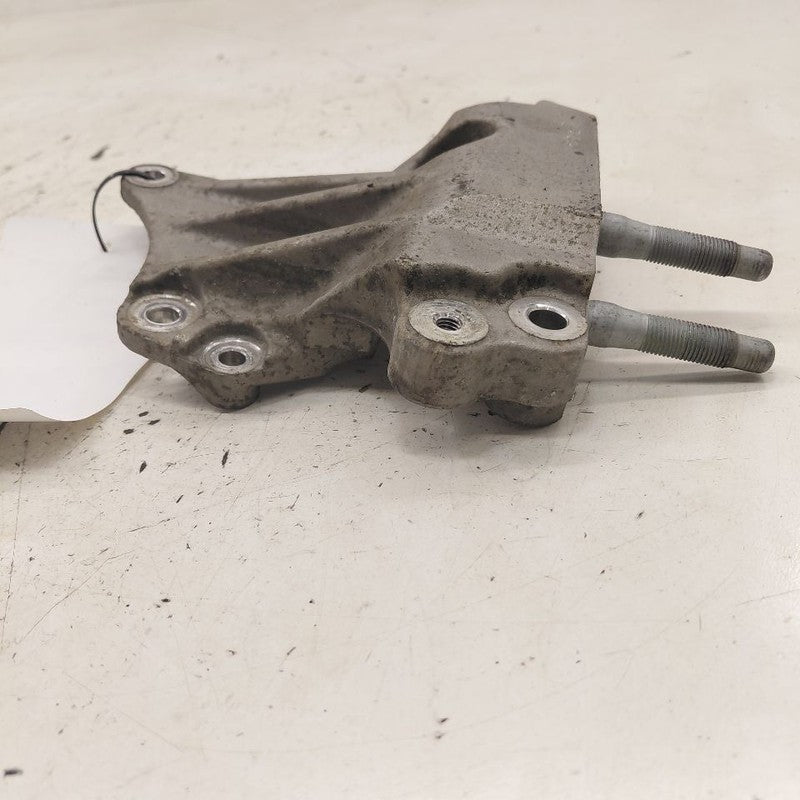 Hyundai Santa Fe Engine Motor Mount Bracket Right Passenger  2019 2020