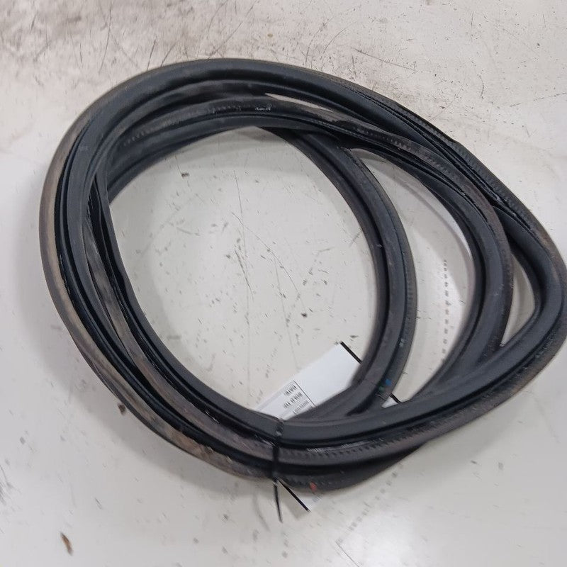 Fiat 500 Trunk Lid Hatch Door Rear Back Rubber Seal  2016 2017 OEM