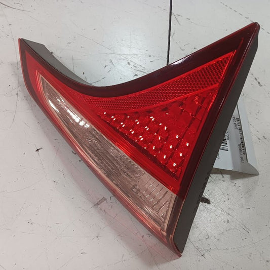 Driver Left Tail Light Brake Lamp Sedan Decklid Mounted 17-19 Toyota Corolla