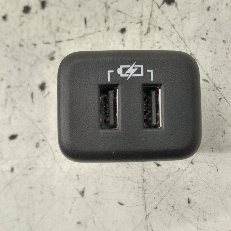 Cadillac CT6 USB Plug In Hub Port  2018 2017 2016