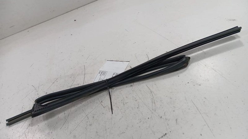 Subaru Impreza Door Glass Window Seal Rubber Right Passenger Rear Back