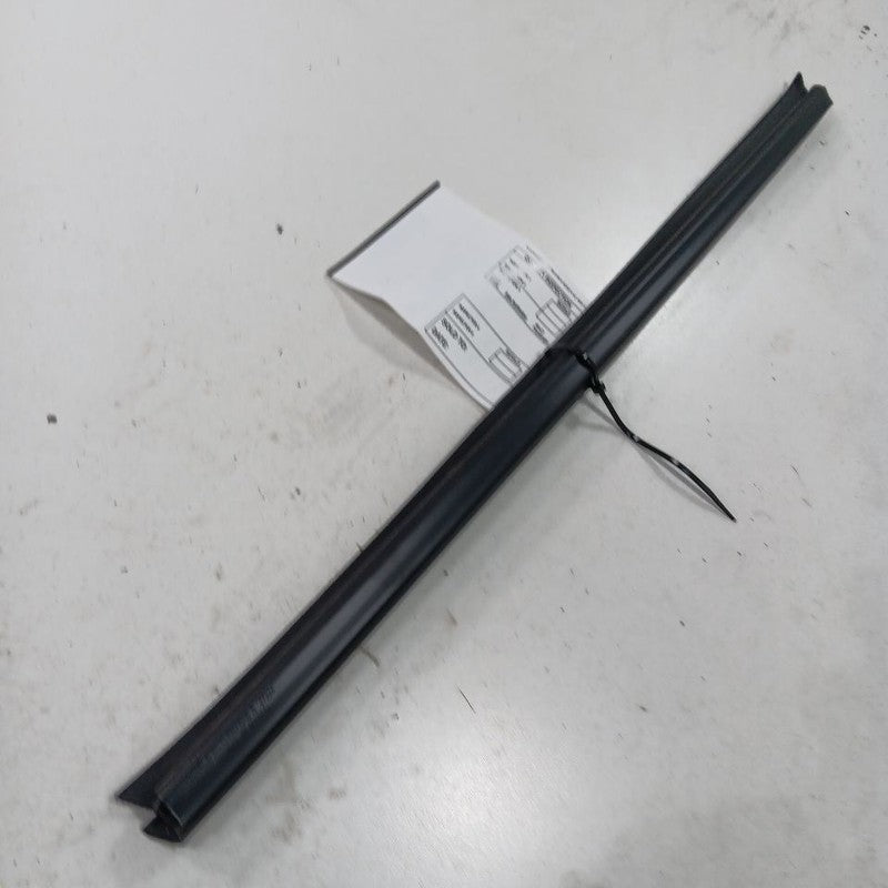Grand Cherokee Right Rear Weather Strip Interior  2017 2018 2019 2020 