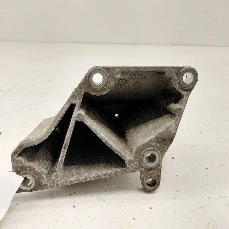 Chrysler 300 Passenger Right Side Engine Mount Bracket  2017 2018 2019