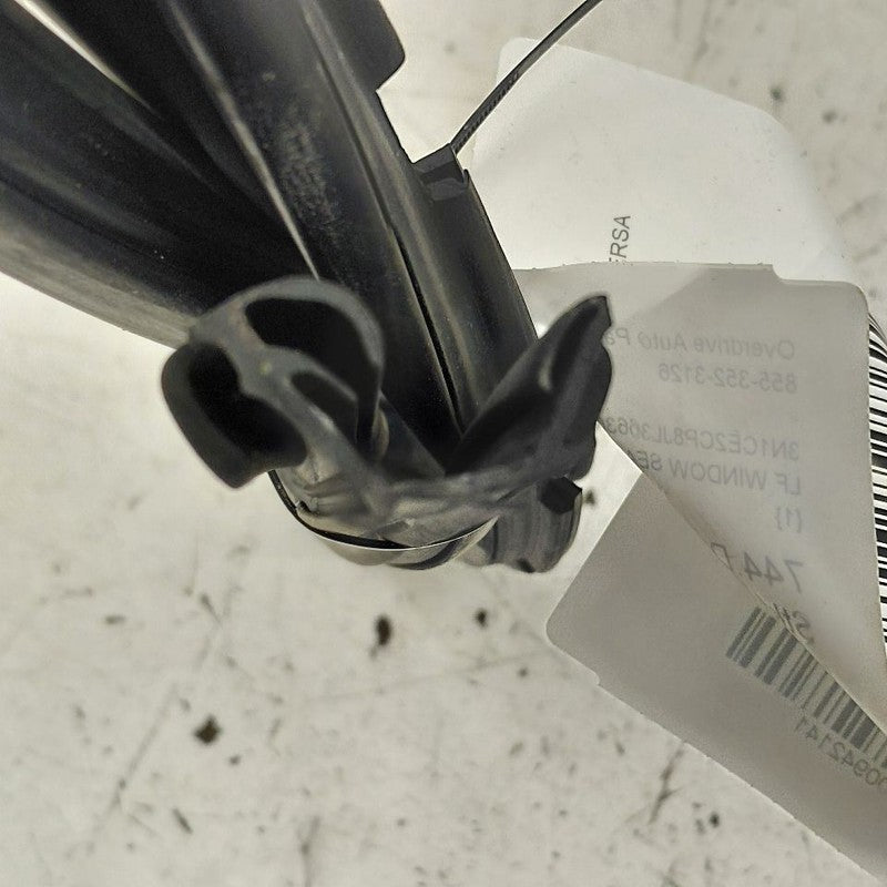 Nissan Versa Note Door Glass Window Seal Rubber Left Driver Front 2019