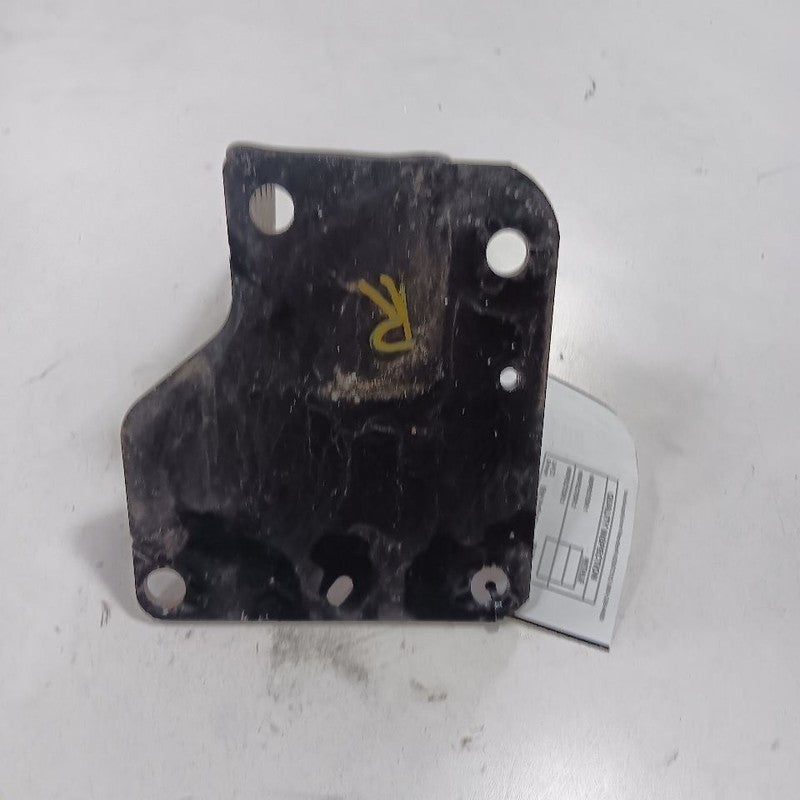 Jeep Cherokee Lower Front Bumper Mount Bracket Right Passenger Side  2