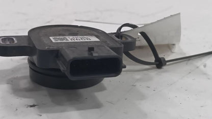 Infiniti G37 Variable Timing Gear Oil Control Valve Solenoid Cylinder Head  2011