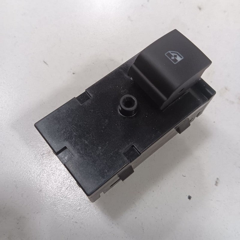 Buick Encore Power Window Switch Right Passenger Rear  2022 2021 2020 