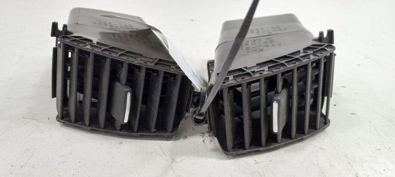 Subaru legacy Dash Air Vent Center Middle 2005  OEM