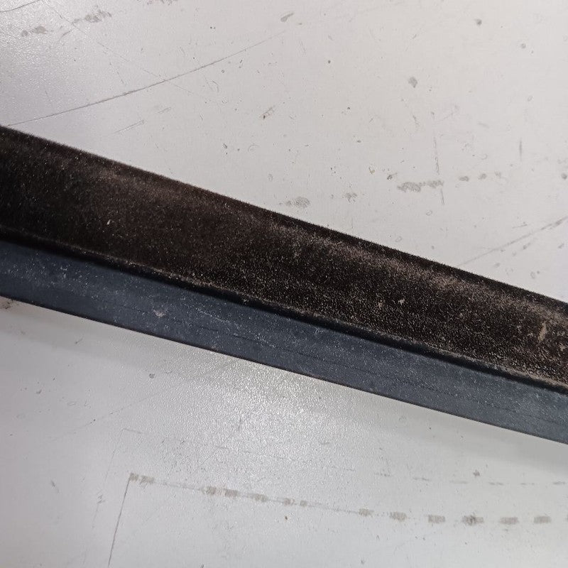 Kia Sportage Door Glass Window Weather Strip Trim Front Right Passenger 2020