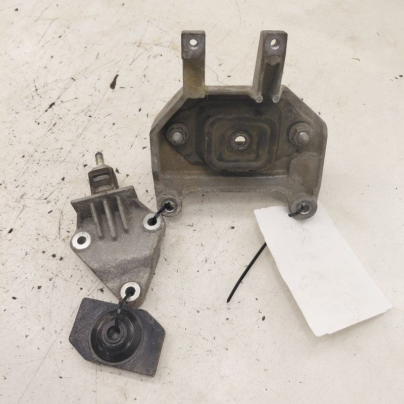 Nissan Versa Note Engine Motor Mount Left Driver  1.6 2019 2018 2017