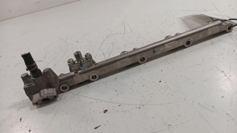 Lexus LS460 Passenger Right Fuel Rail Injector Mount Bar  2007 2008 20