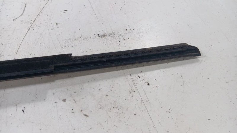 Door Glass Window Weather Strip Trim Rear Right Passenger Side Back 2015 200