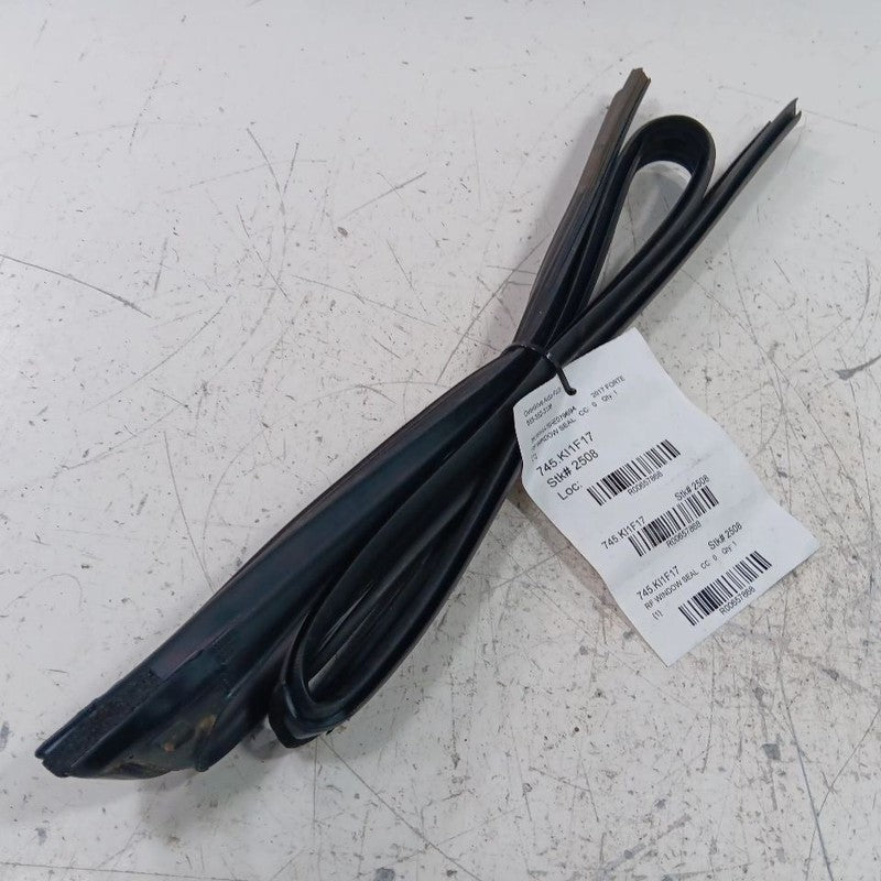 Kia Forte Door Glass Window Seal Rubber Right Passenger Front  2015 20