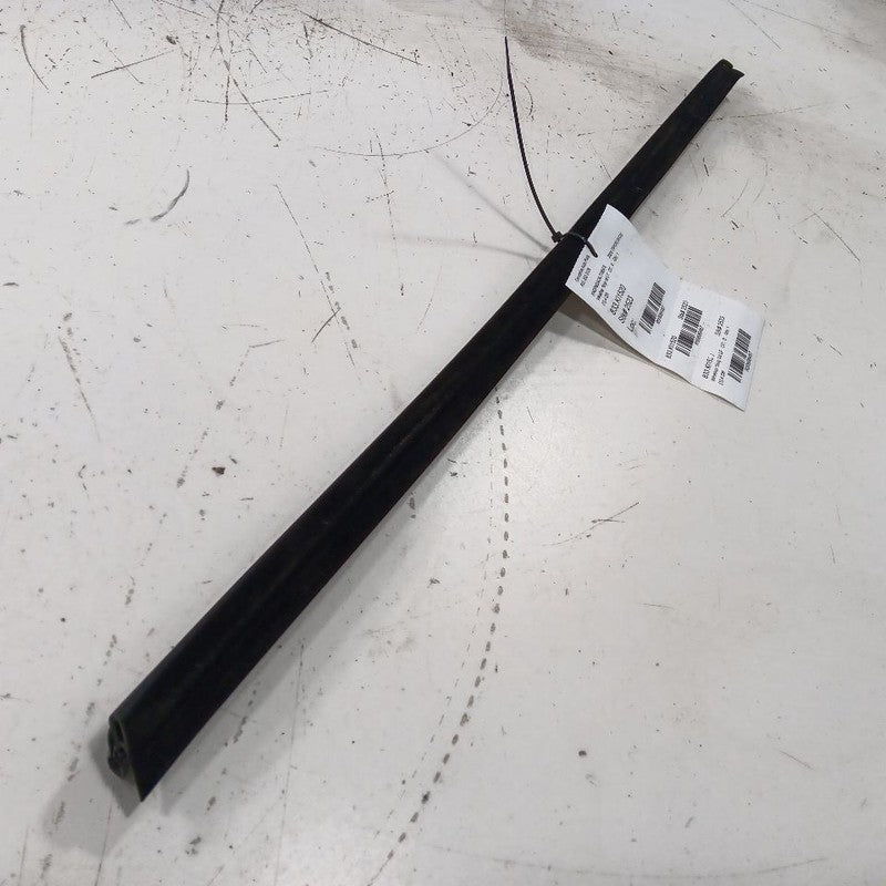 Kia Sportage Left Front Weather Strip Interior  2022 2021 2020 2019 2018