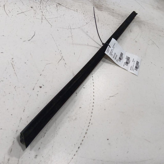 Kia Sportage Left Front Weather Strip Interior  2022 2021 2020 2019 2018