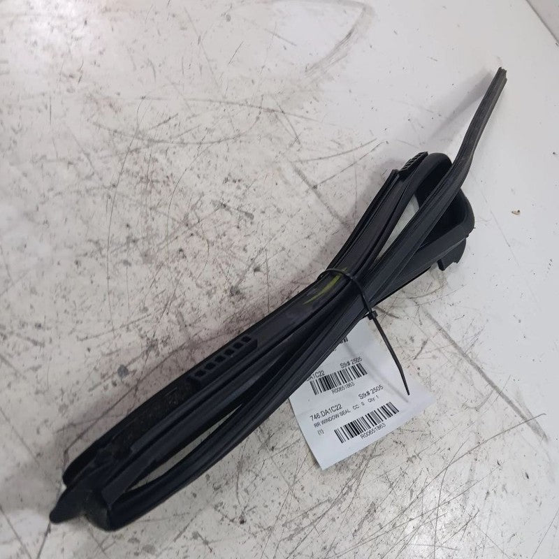 Nissan Kicks Door Glass Window Seal Rubber Right Passenger Rear Back  