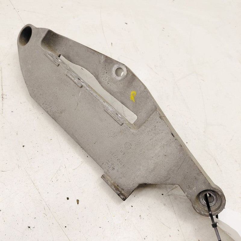 Cadillac XTS Passenger Right Side Engine Mount Bracket      3.6 2016 2