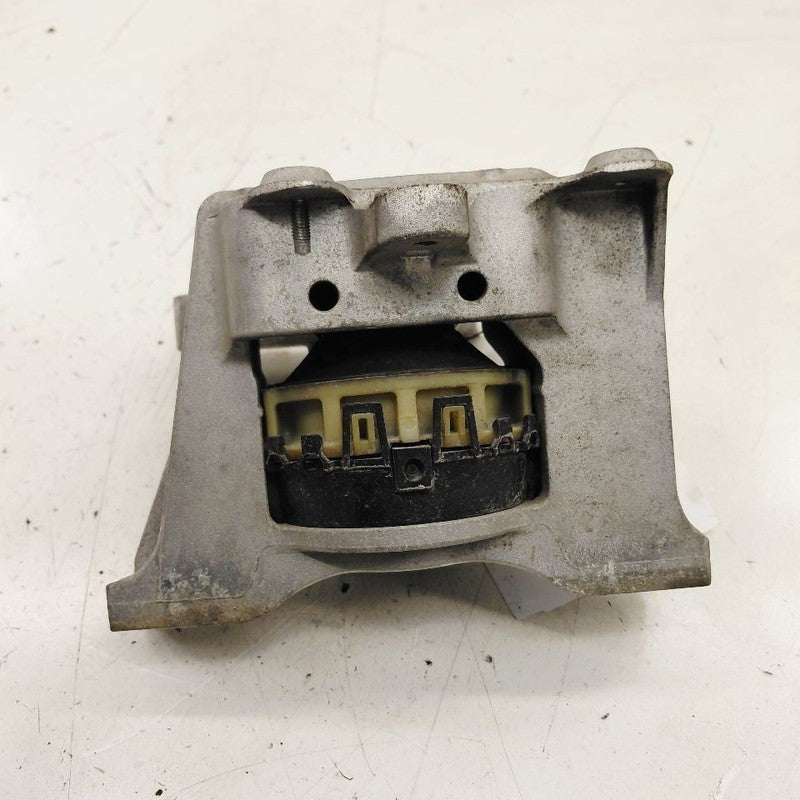 Buick Encore GX Engine Motor Mount Bracket Right Passenger  2020 2021 