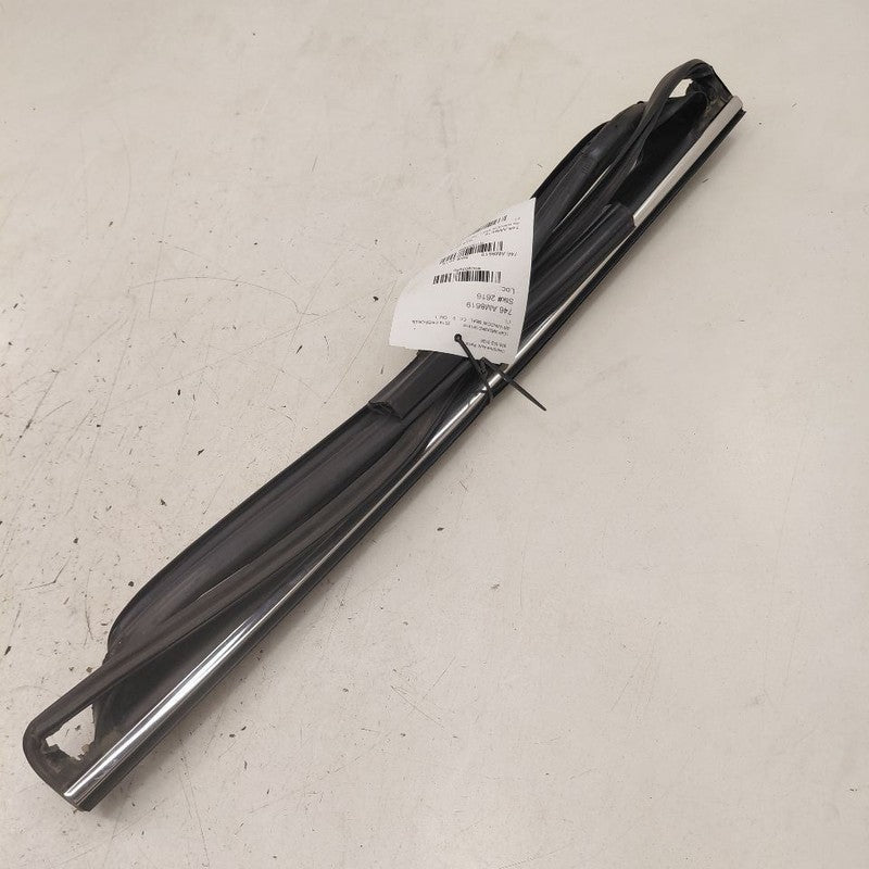 Jeep Cherokee Door Glass Window Seal Rubber Right Passenger Rear Back 