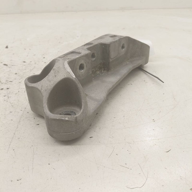 Buick Encore GX Passenger Right Engine Mount Bracket  2022 2023 2024 2
