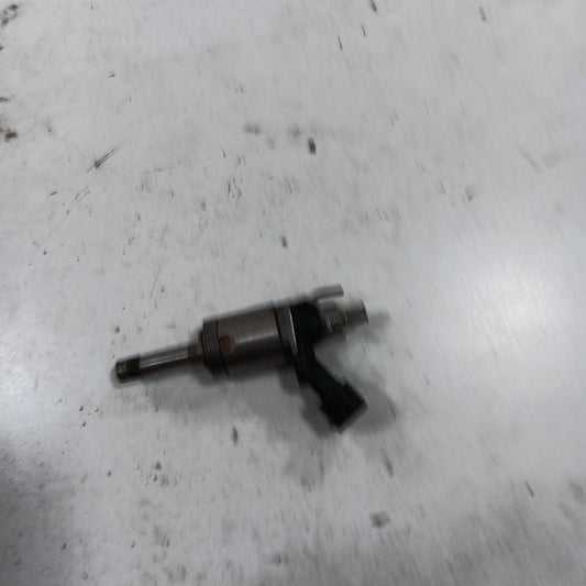 CP9Z9F593B Fuel Injection Injector Gasoline 2.0L Without Turbo Fits 12-18 Ford Focus