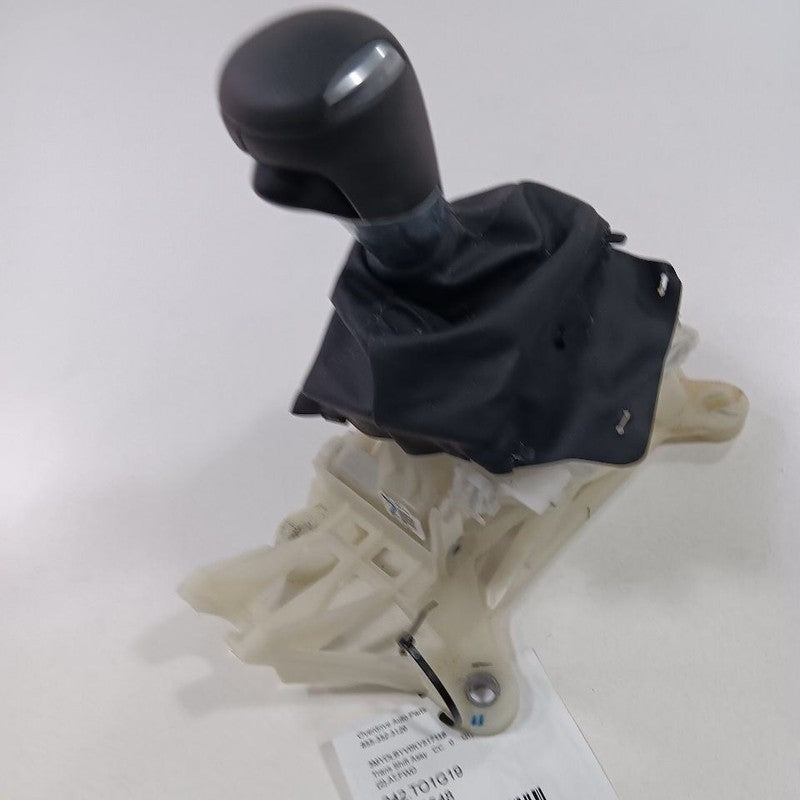 Toyota Yaris Transmission Gear Shifter  2020 2019 2018 2017 2016 OEM