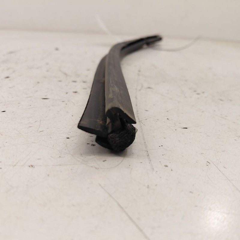 Kia Sorento Left Rear Weather Strip Interior  2018 2017 2016