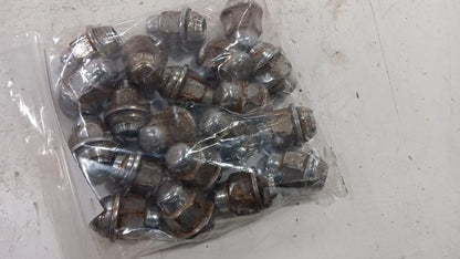 Kia Forte Lug Nut Set  2014 2015 2016 2017 2018