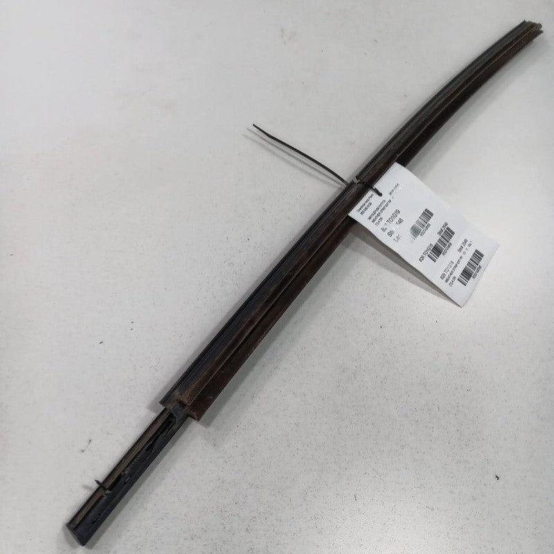 Toyota Yaris Door Glass Window Weather Strip Trim Front Right Passenge