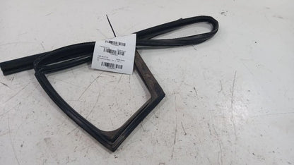 Kia Forte Door Glass Window Seal Rubber Right Passenger Rear Back  2014 2015 201