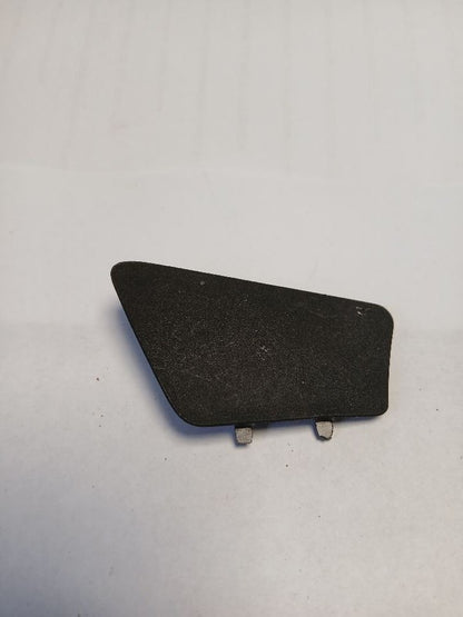 Chevy Trailblazer Passenger Right Front Door Handle Bolt Cover {135824