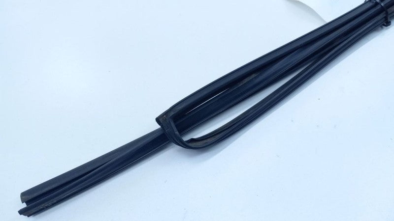 Nissan Versa Door Glass Window Seal Rubber Right Passenger Rear Back 2008 2009 2