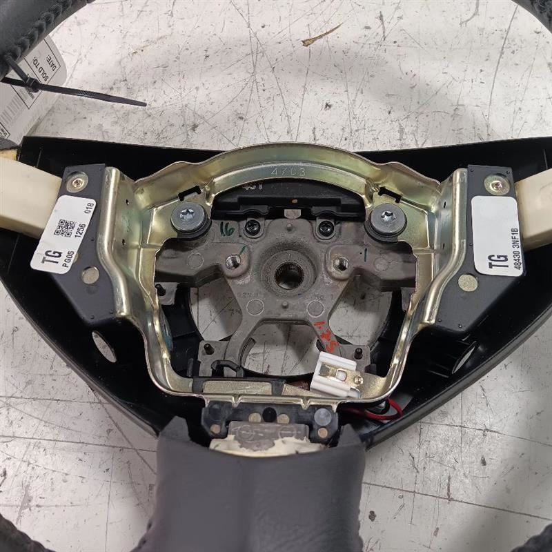 Nissan LEAF Steering Wheel  2013 2014 2015 2016 2017 OEM