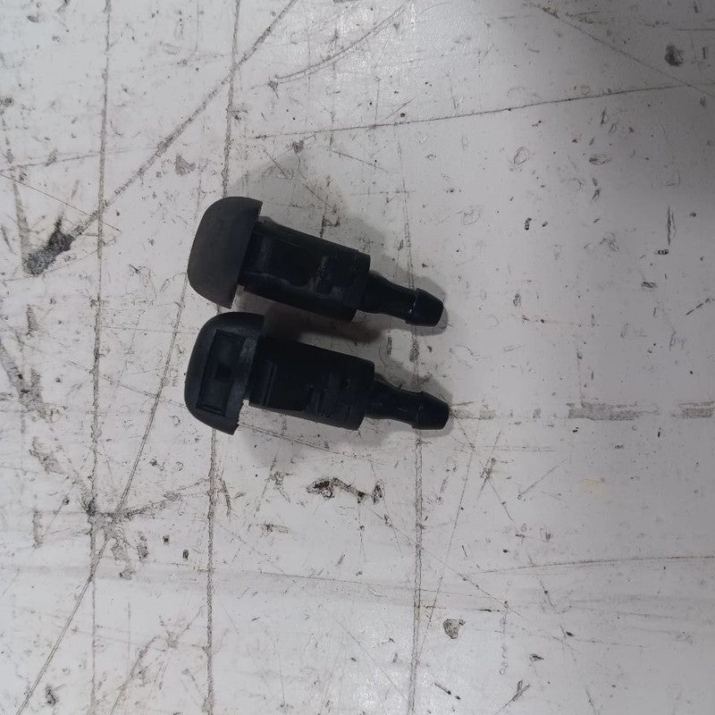 Hyundai Tucson Windshield Wiper Washer Fluid Hood Sprayer Nozzles  201