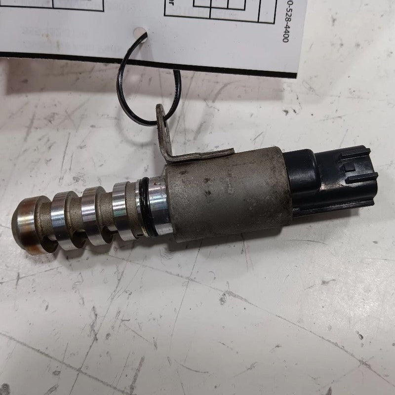 Nissan Rogue Variable Timing Gear Oil Control Valve Solenoid Cylinder 
