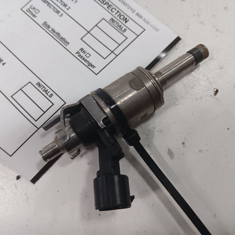 CP9Z9F593B Fuel Injection Injector Gasoline 2.0L Without Turbo Fits 12-18 Ford Focus