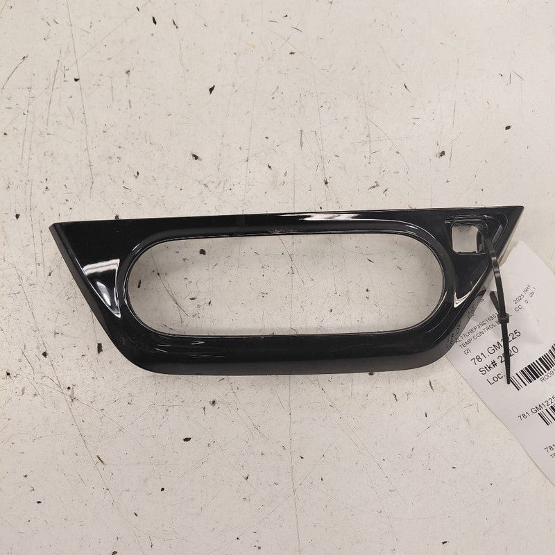Chevy Trax Temp Temperature Control Bezel Surround Dash Trim  2025 202