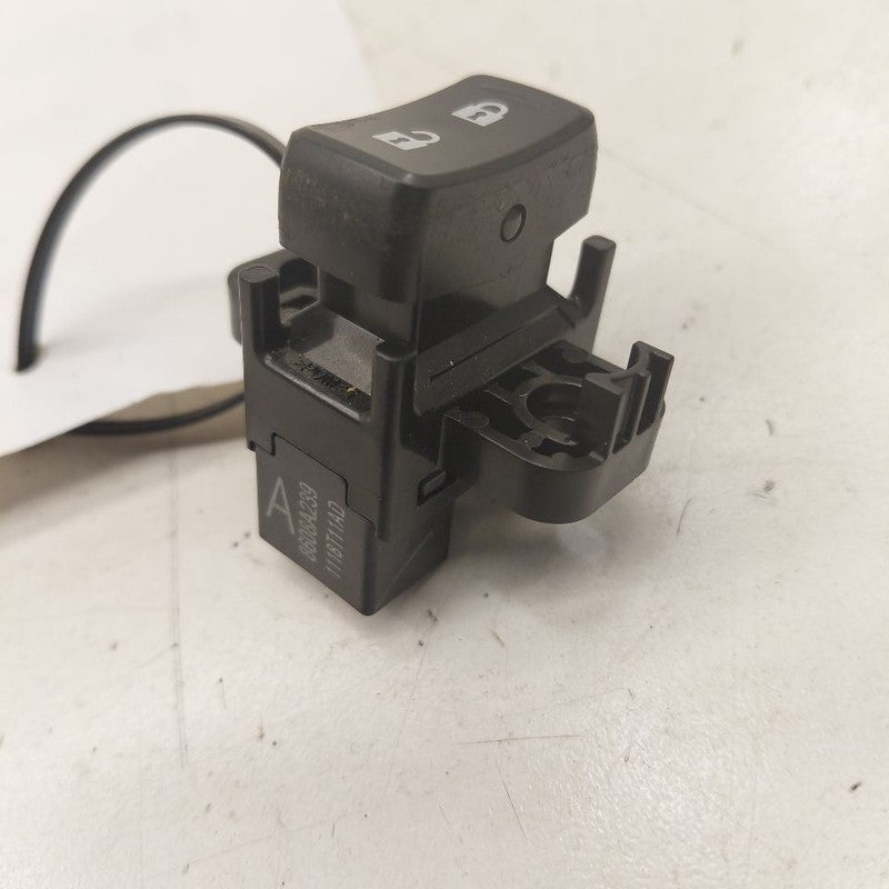 Mitsubishi Outlander   Power Door Lock Switch  2018 2017 2016