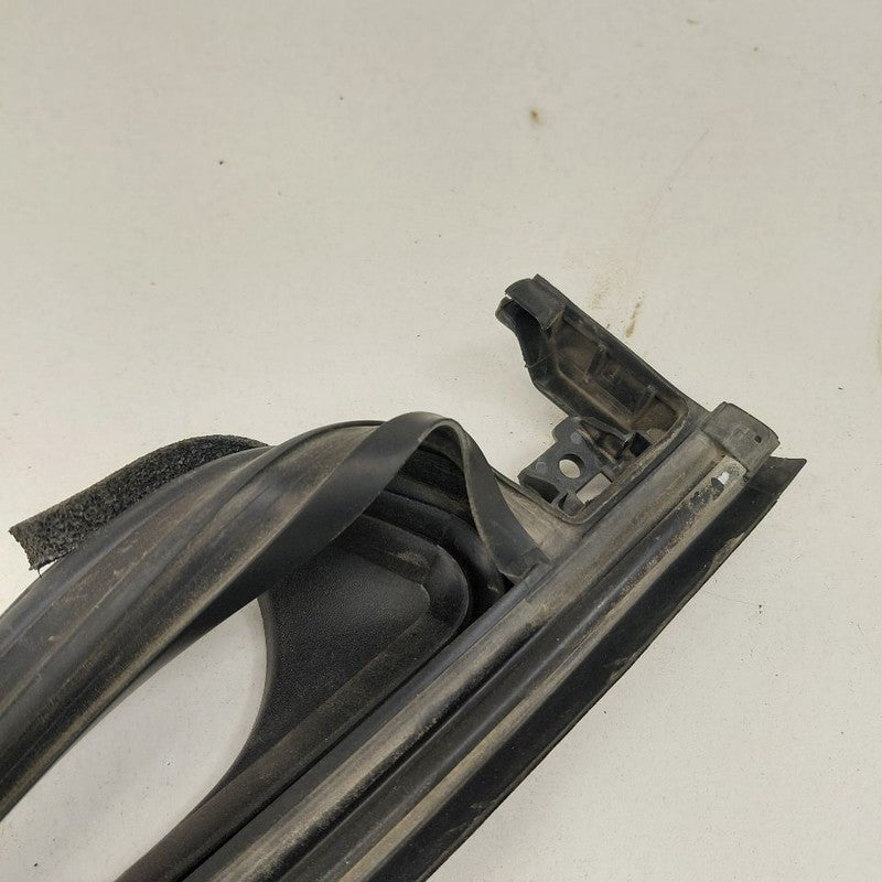 Chevy Volt Door Glass Window Seal Rubber Right Passenger Front  2019 2