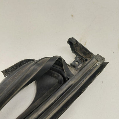 Chevy Volt Door Glass Window Seal Rubber Right Passenger Front  2019 2