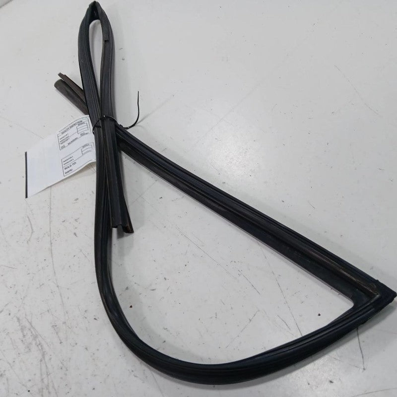 Hyundai Accent Door Glass Window Seal Rubber Right Passenger Front  20
