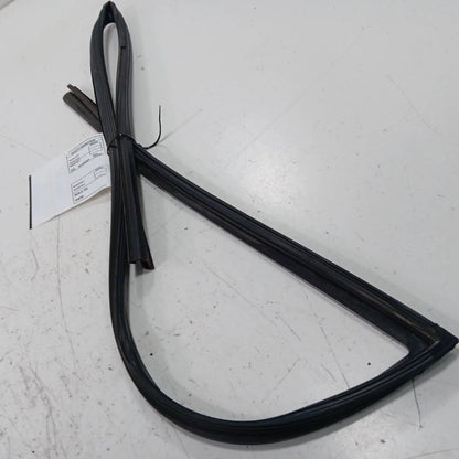 Hyundai Accent Door Glass Window Seal Rubber Right Passenger Front  20