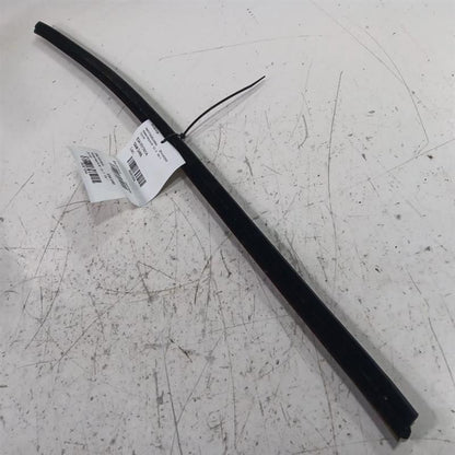 Hyundai Accent Right Front Weather Strip Interior  2012 2013 2014 2015