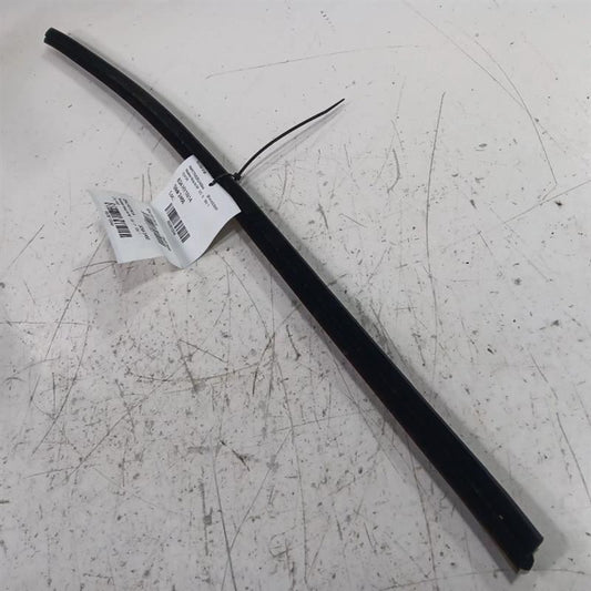 Hyundai Accent Right Front Weather Strip Interior  2012 2013 2014 2015