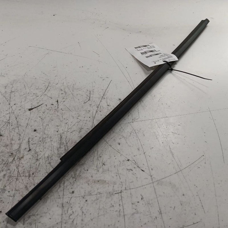 Nissan Kicks Door Glass Window Weather Strip Trim Front Right Passenger  2021 20