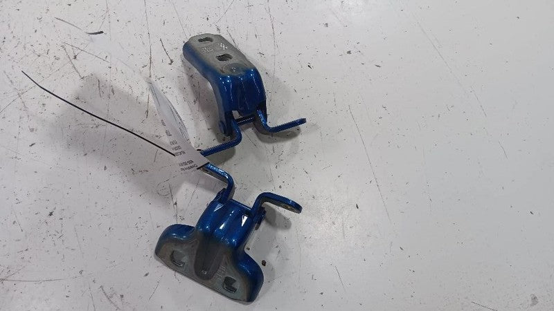 Buick Encore Door Hinge Set Left Rear  2016 2017 2018 2019