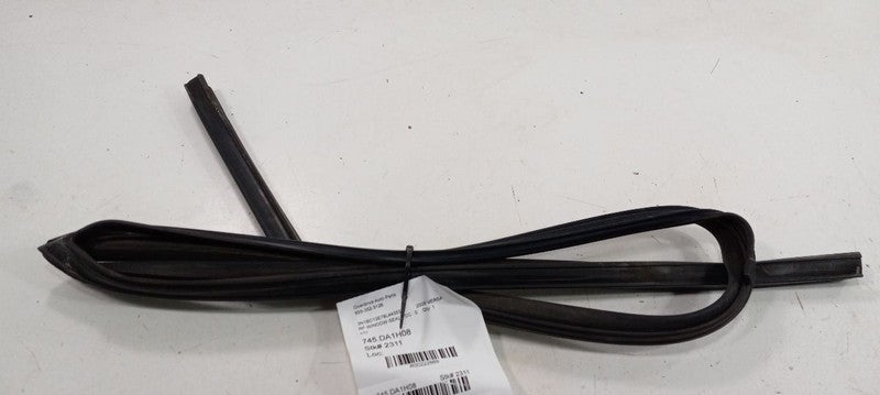 Nissan Versa Door Glass Window Seal Rubber Right Passenger Front 2007 
