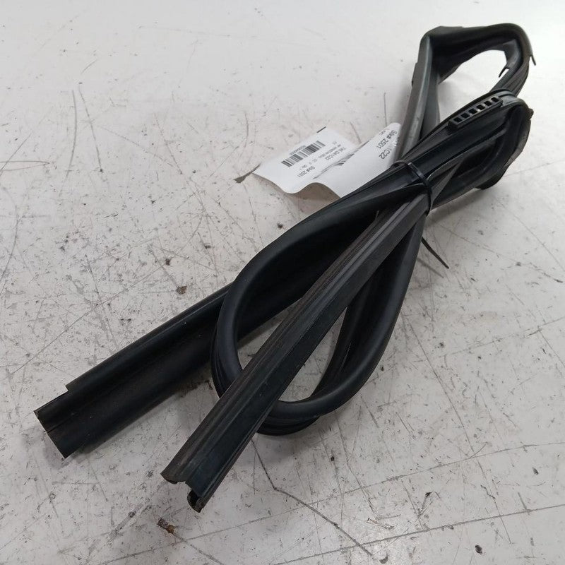 Nissan Kicks Door Glass Window Seal Rubber Right Passenger Front  2021 2022 2023