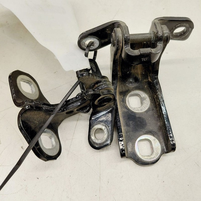 Chevy Trailblazer Door Hinge Set Right Rear Passenger  2023 2022 2021